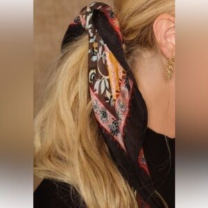 VISMAYA Rhapsody Large Twilly 25in x 25in Hair Scarf Neck or Purse Scarf Black